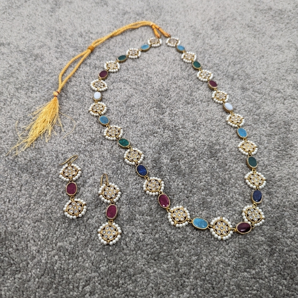 Elegant Traditional Multicolor Gemstone Necklace Set with Matching Earrings